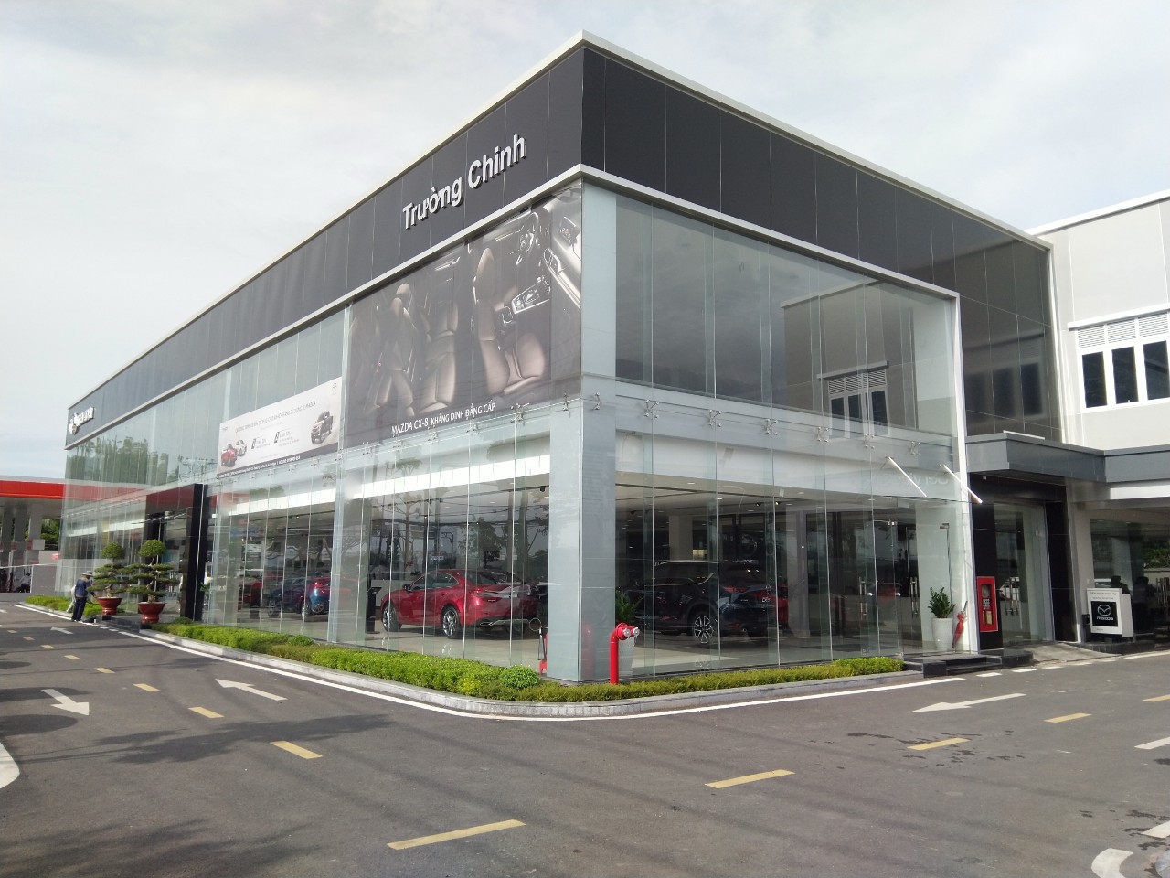 Showroom Mazda Trường Chinh